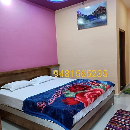 Abhi Homestay Хампи Екстериор снимка