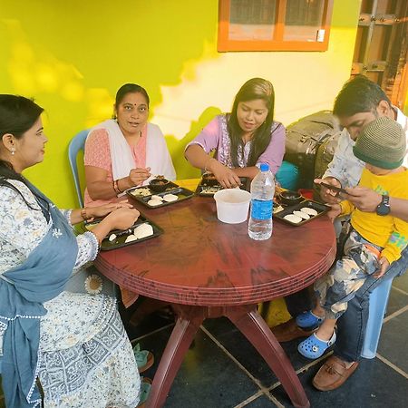 Abhi Homestay Хампи Екстериор снимка