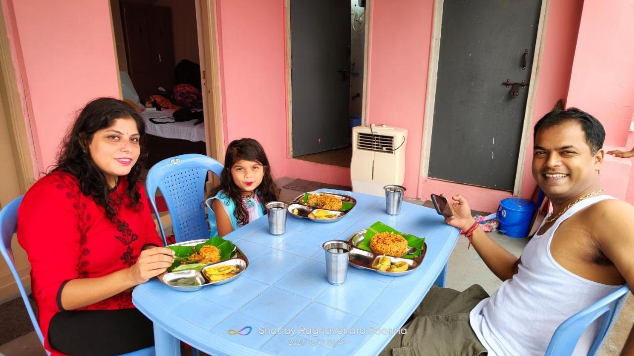 Abhi Homestay Хампи Екстериор снимка