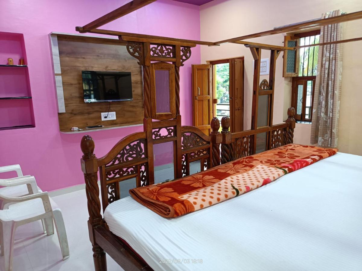 Abhi Homestay Хампи Екстериор снимка
