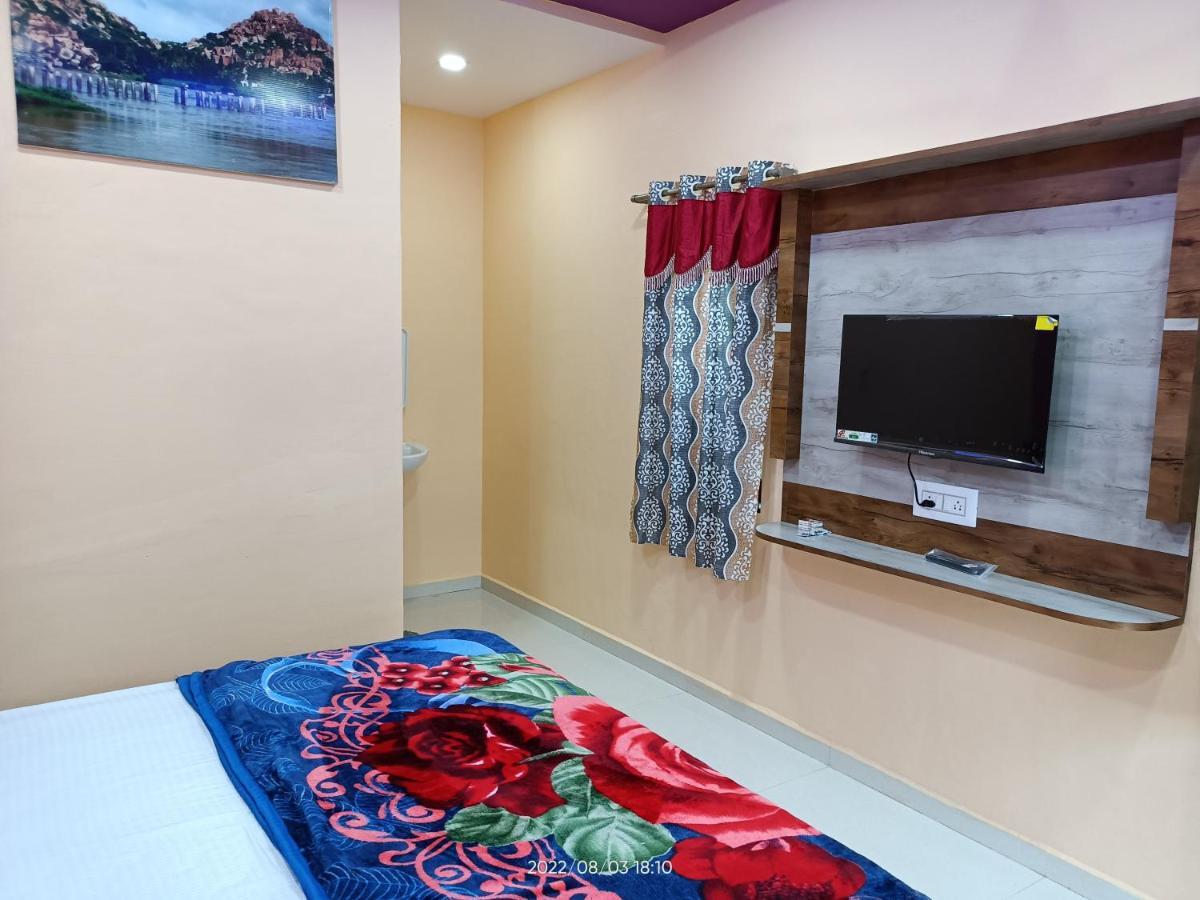 Abhi Homestay Хампи Екстериор снимка