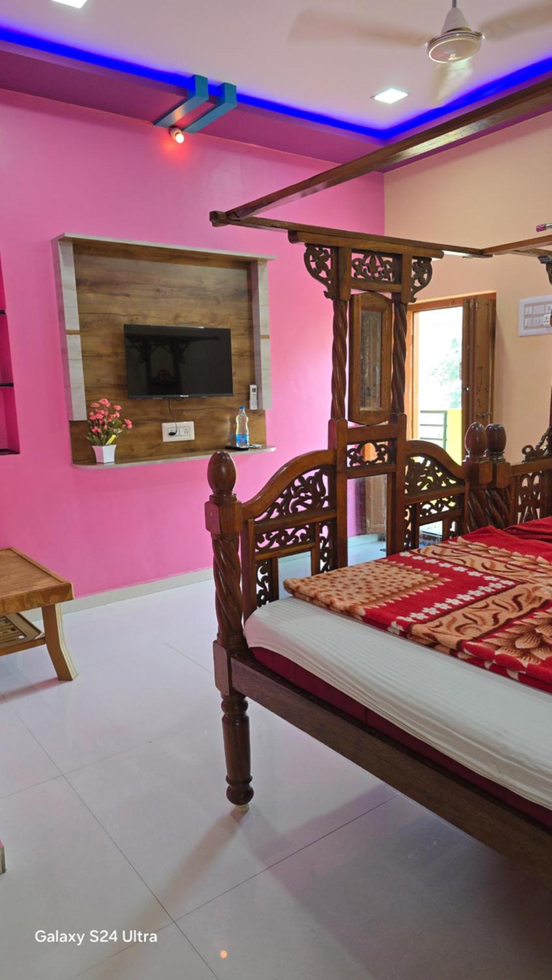 Abhi Homestay Хампи Екстериор снимка