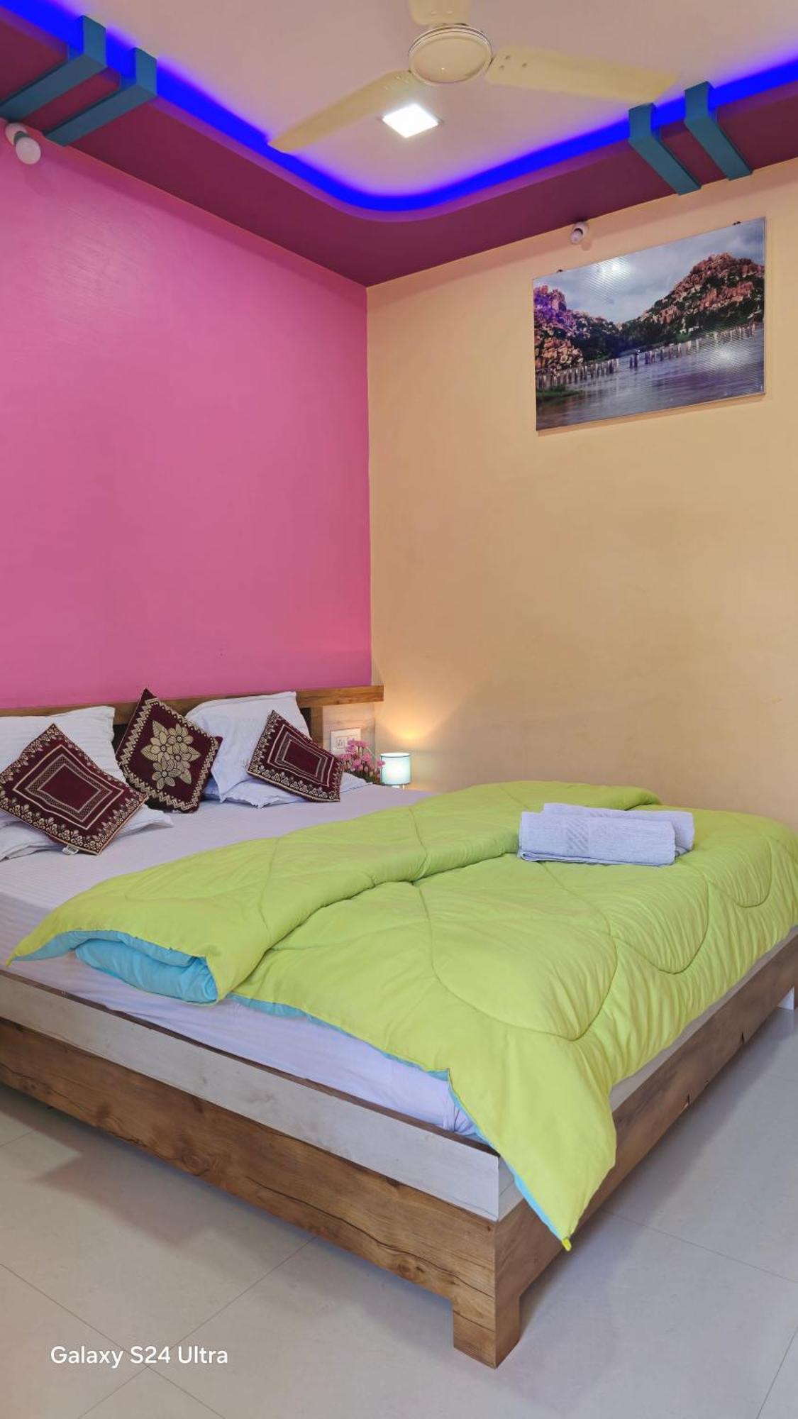 Abhi Homestay Хампи Екстериор снимка