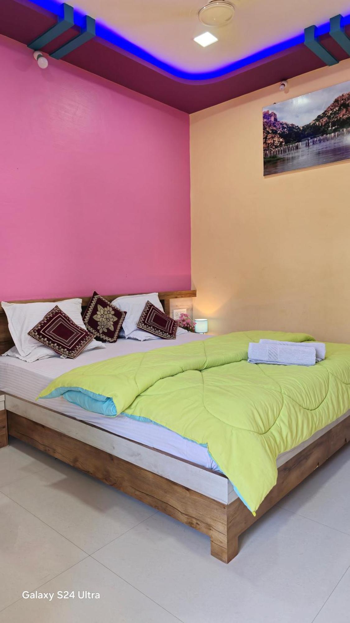 Abhi Homestay Хампи Екстериор снимка