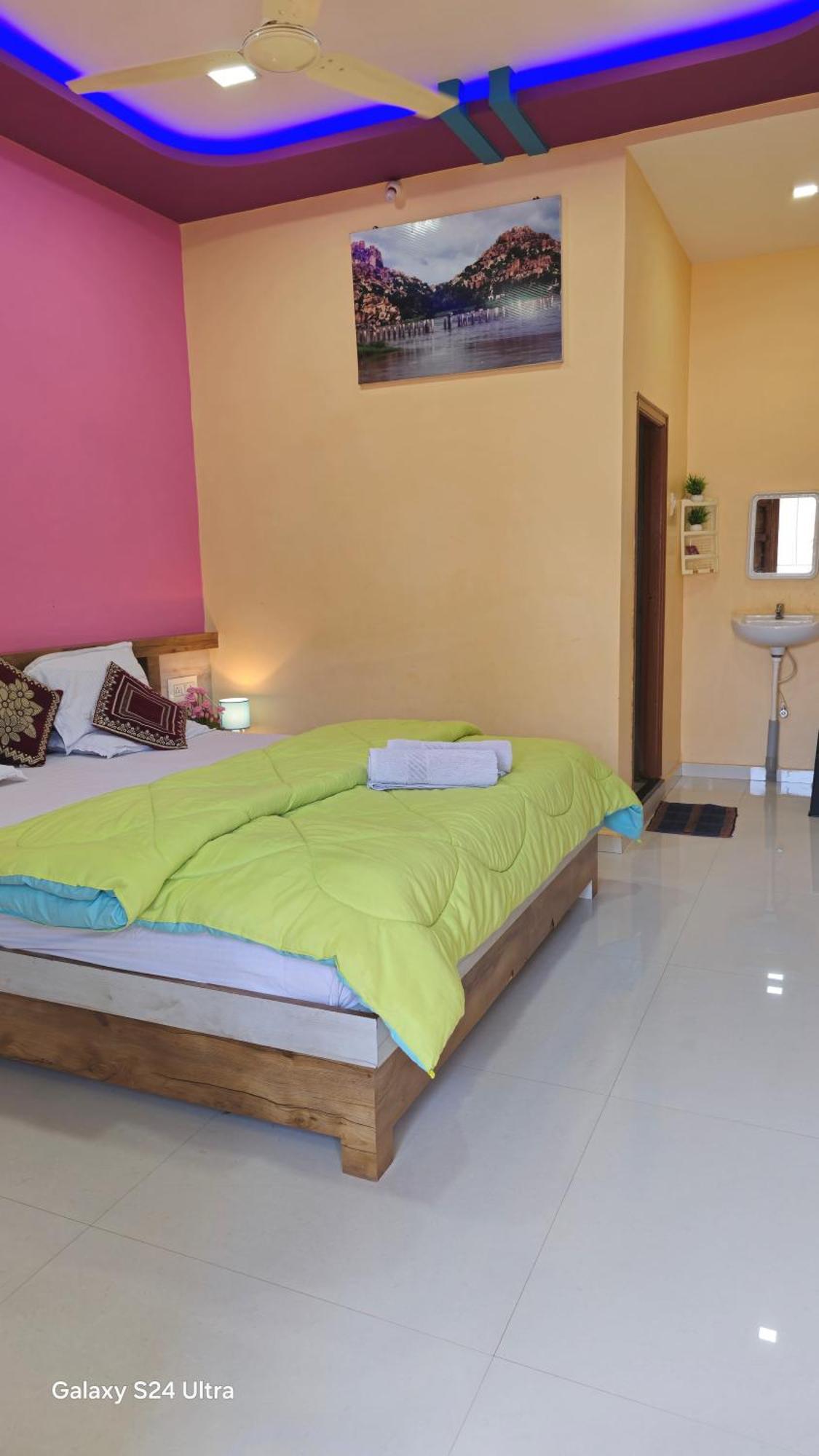 Abhi Homestay Хампи Екстериор снимка