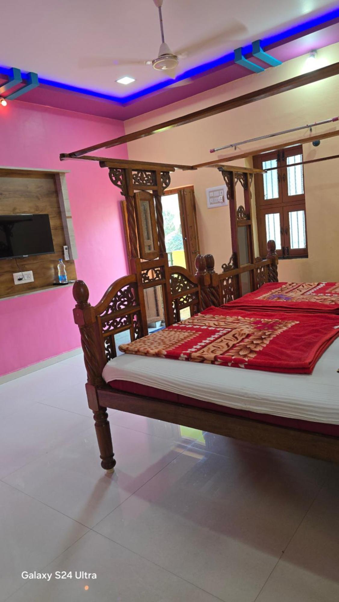 Abhi Homestay Хампи Екстериор снимка